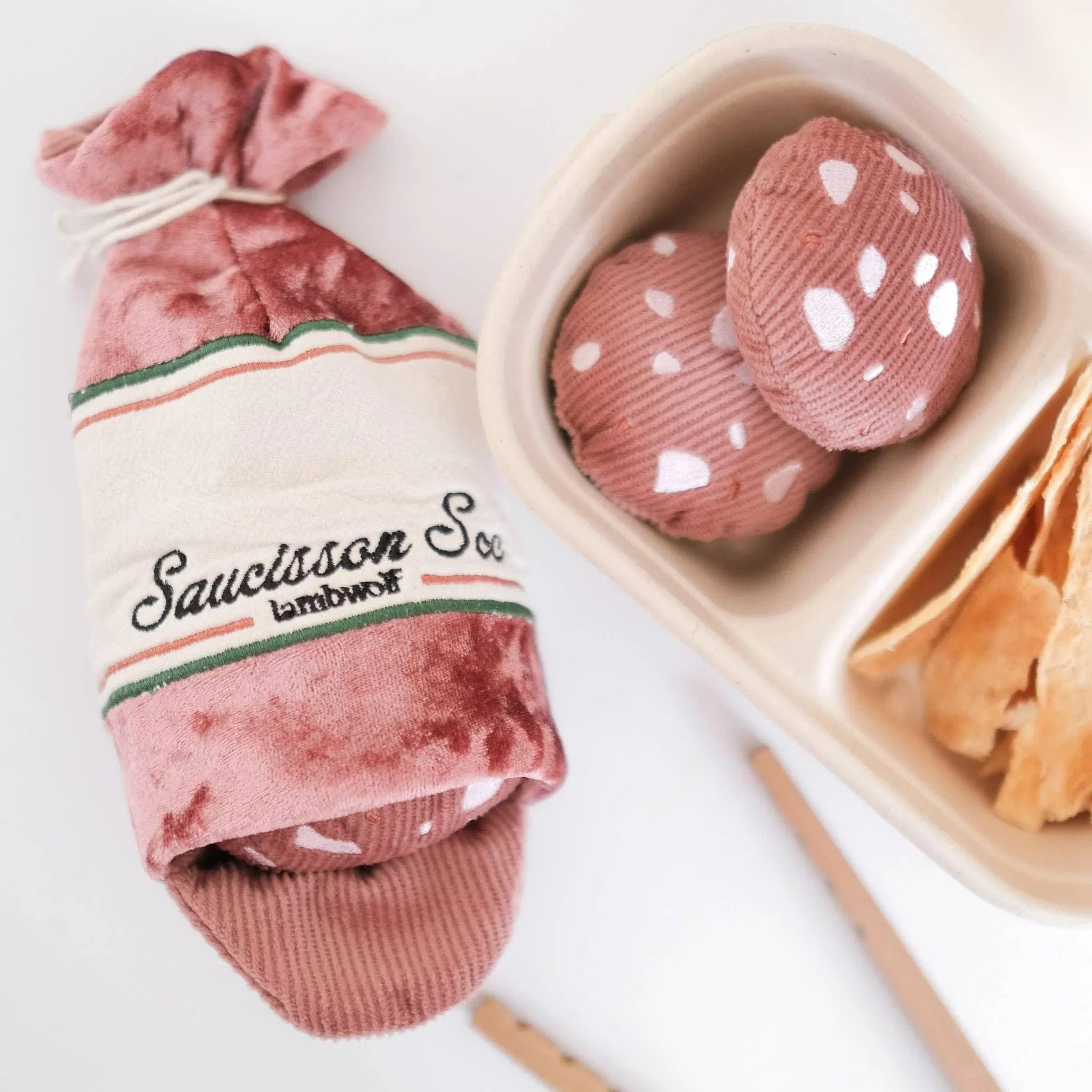 Lambwolf Saucisson Sec Versteckspielzeug mit drei Quietschwürstchen - Beagletuff