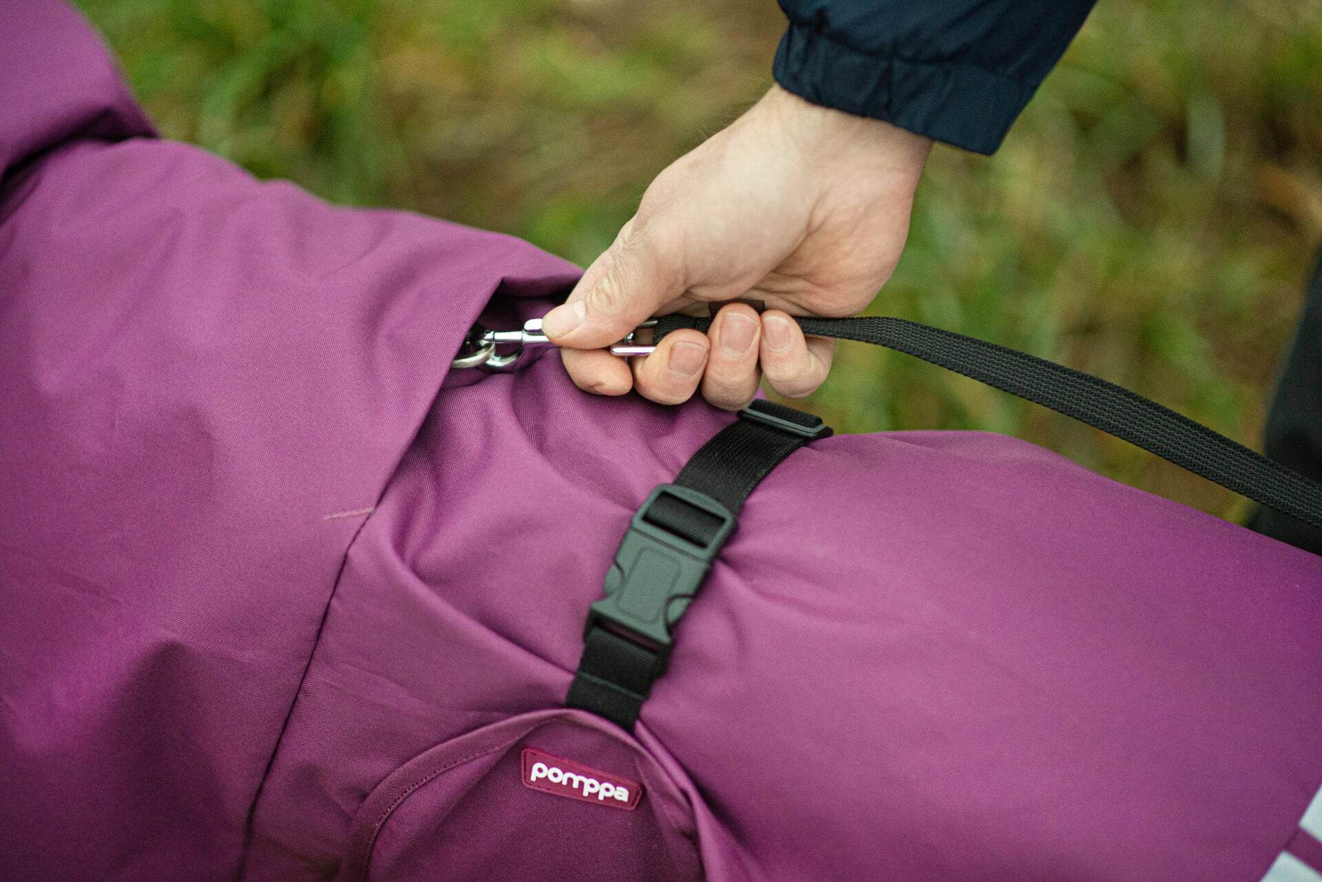 KevytPomppa – Regenmantel mit Geschirröffnung | Gr. 44 | Plum - Beagletuff