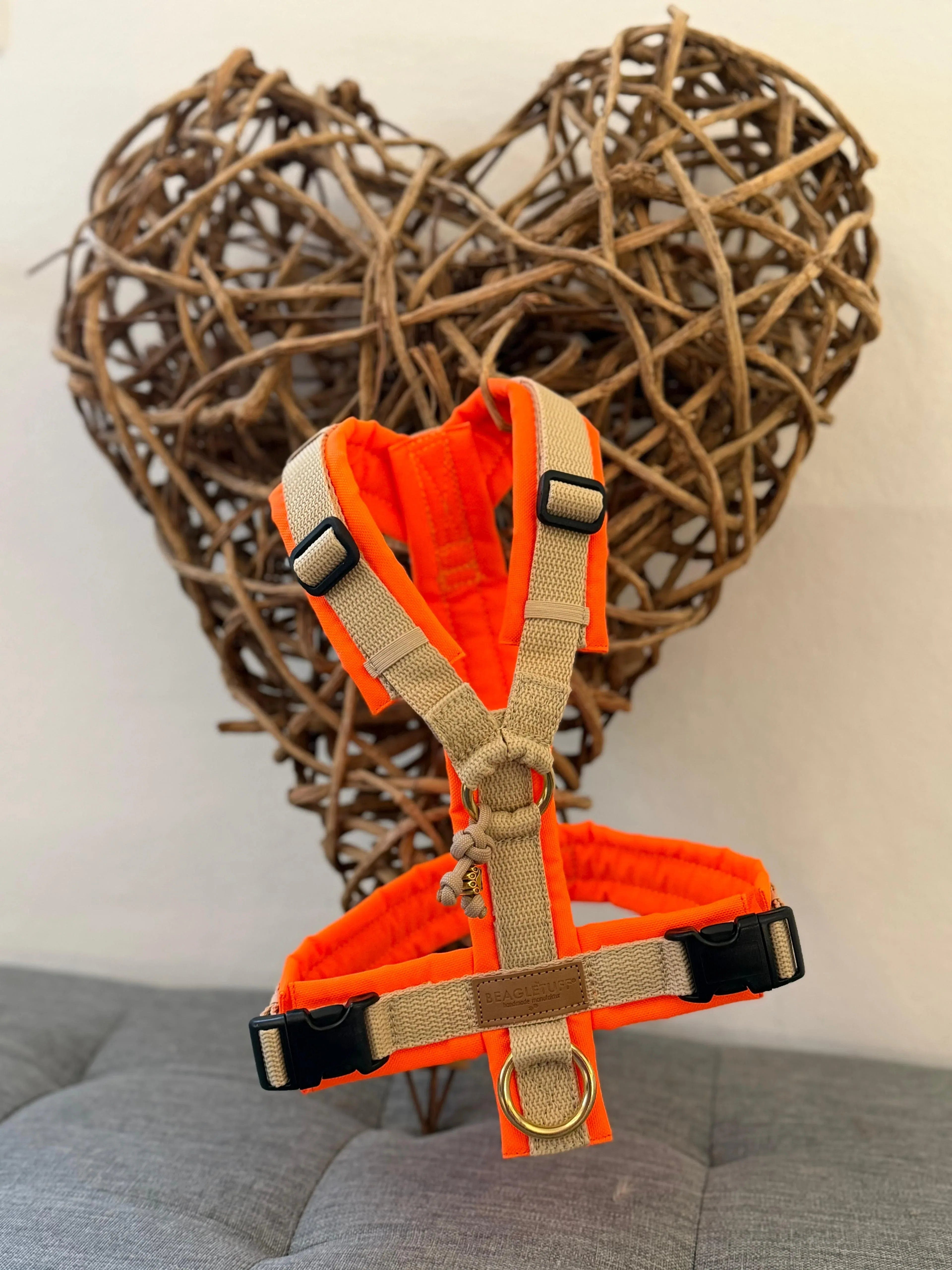 BT EasyWalk® Hundegeschirr in Neonorange und Beige, voll gepolstert, mit verstellbaren Schulter- und Brustgurten, schwarzen Schnallen und go