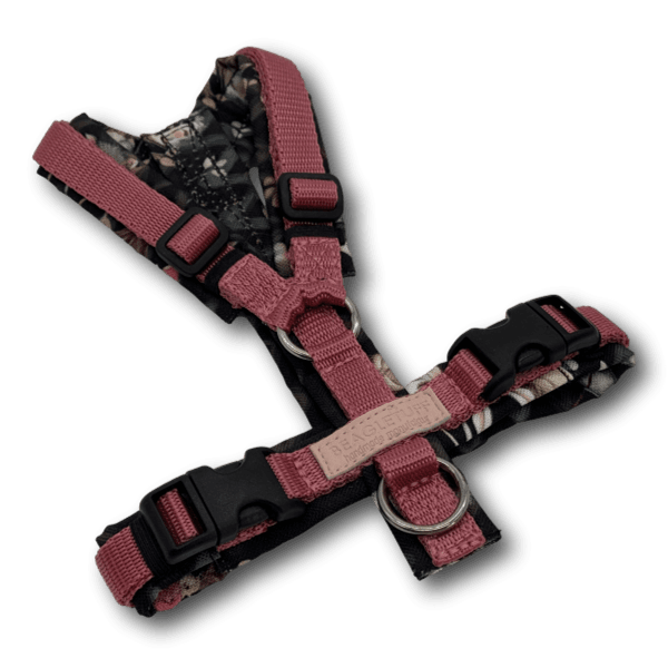 rosa und schwarz gemustertes Y-Hundegeschirr mit verstellbaren Gurten und Metallringen, handgefertigt aus robustem Material mit BT EasyWalk®