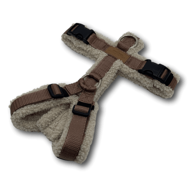Voll gepolstertes Hundegeschirr in beige mit braunem Gurtband, Sicherheitsverschlüssen und Edelstahlringen, ergonomisch geformt und verstell