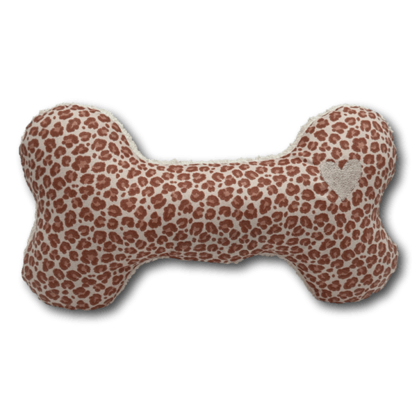 Kissen in Knochenform mit rosa Leopardenmuster und kleinem grauem Herz auf der rechten Seite mit BT Kuschelknochen Leopard rosa