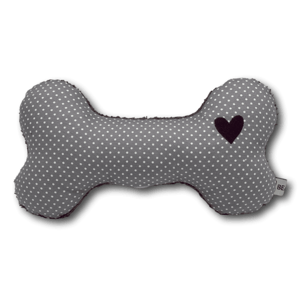 Kuschelknochen für Hunde in grauer Farbe mit kleinen weißen Punkten und einem kleinen dunkelvioletten Herzmotiv mit BT Kuschelknochen Pünktc