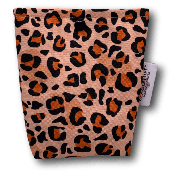 Kleiner Taschenkrümel in einem hellrosa Stoff mit Leopardenmuster in Schwarz und Braun mit BT Taschenkrümler Leopard